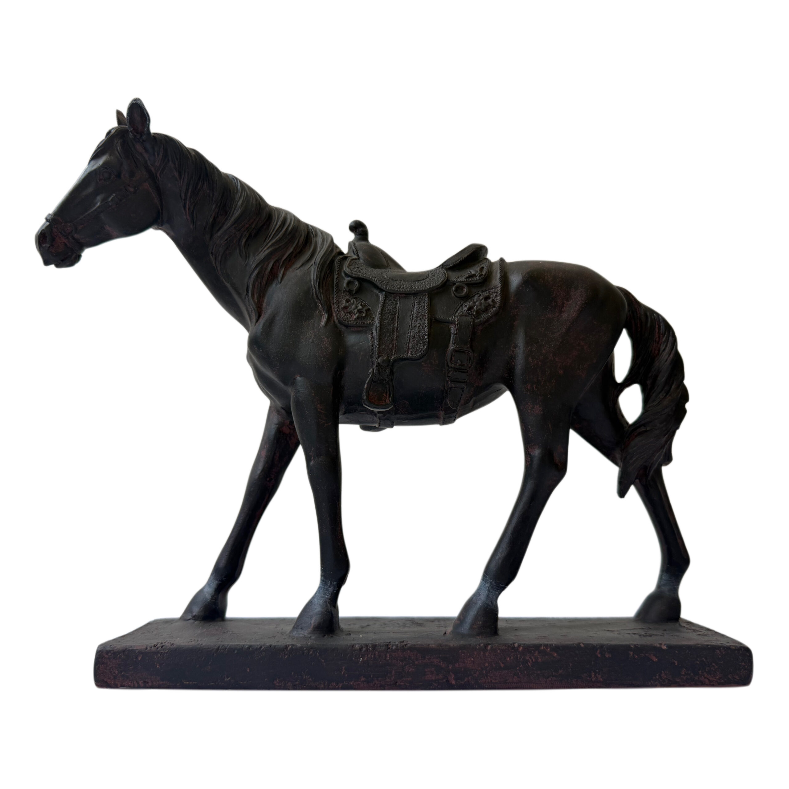 Figura de caballo con montura sobre base