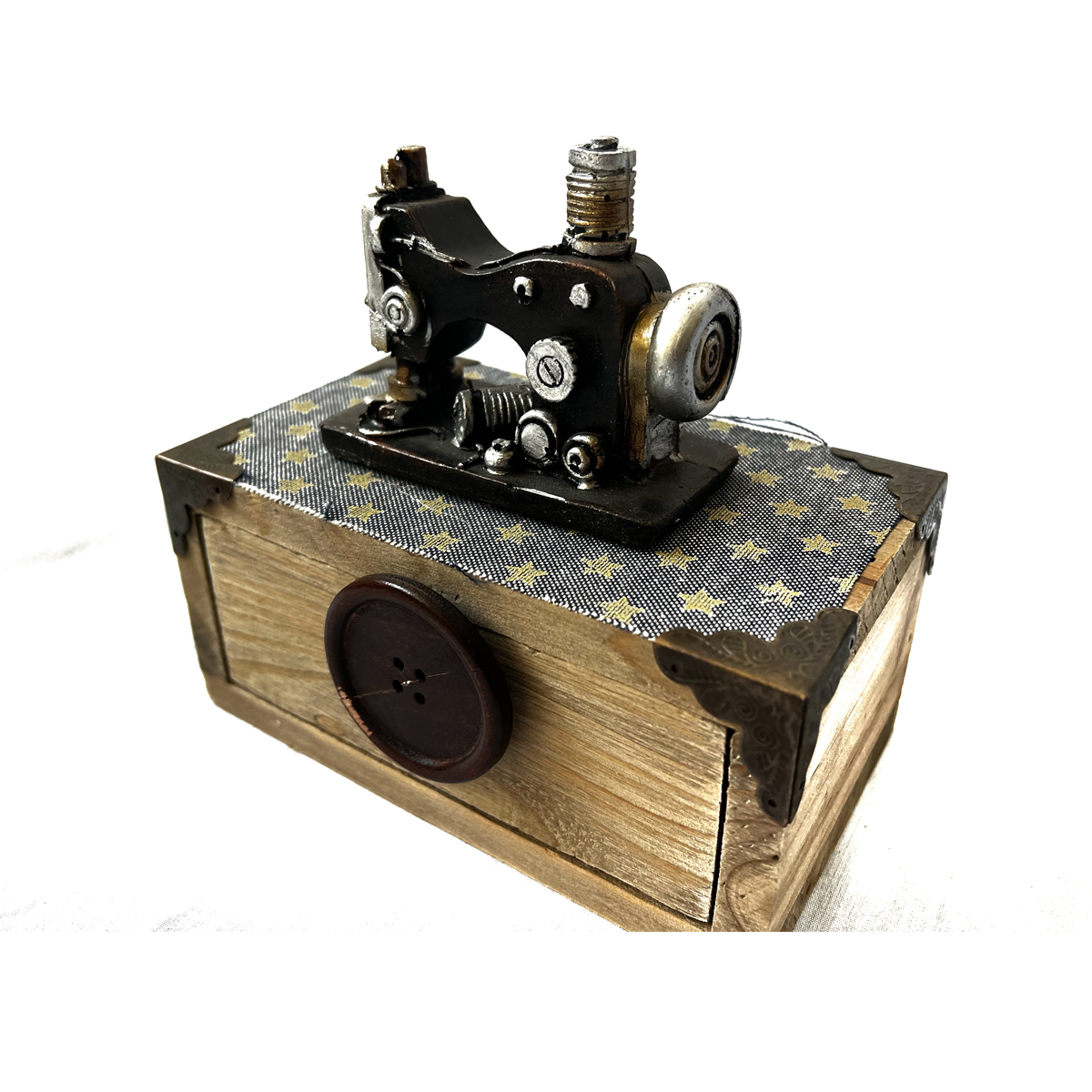 Caja musical de madera con máquina de coser