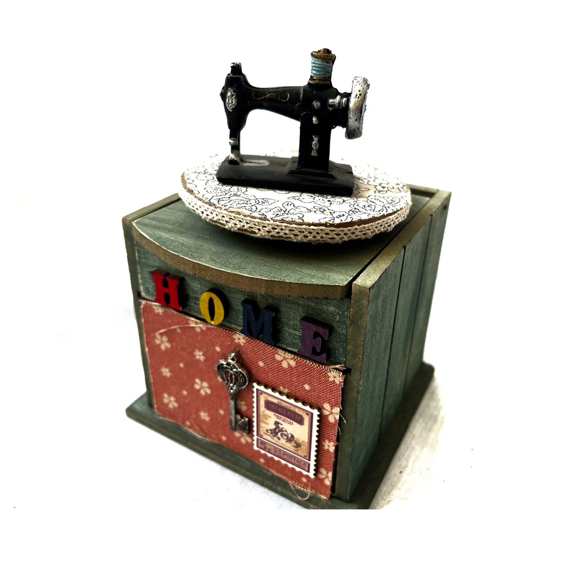 Caja musical de madera con máquina de coser