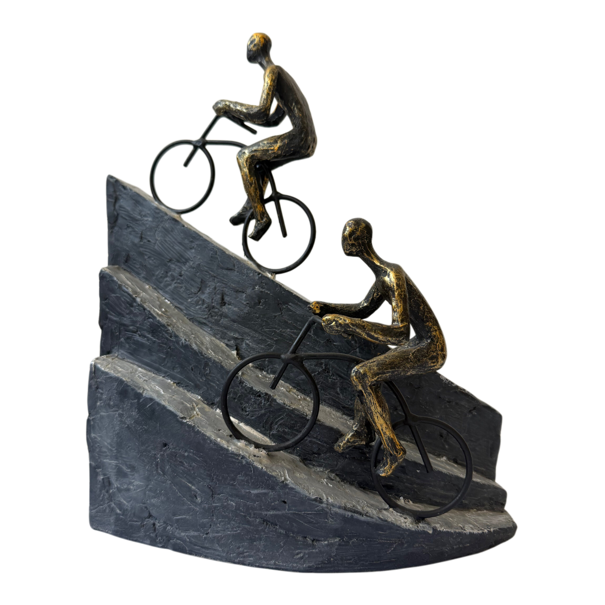 Escultura de personas subiendo montaña en bicicleta