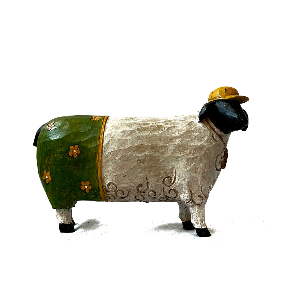 Figura de oveja con gorra amarilla