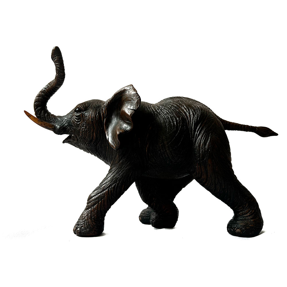 Figura de elefante con trompa hacia arriba