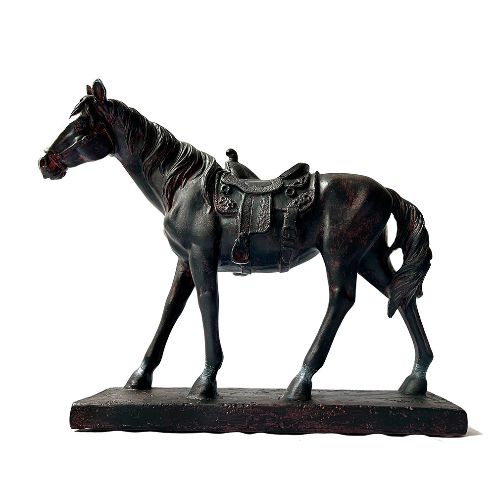 Figura de caballo con montura sobre base