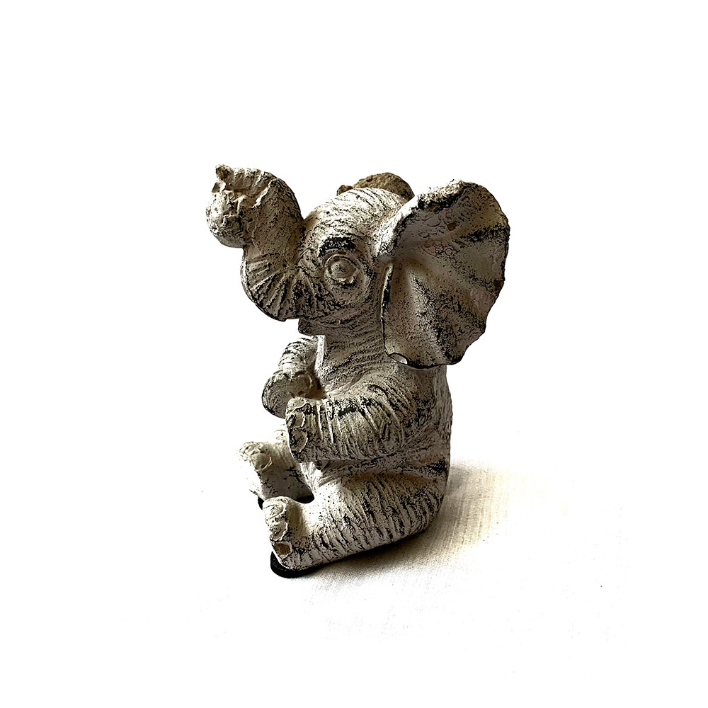 Figura de elefante grande con trompa hacia arriba