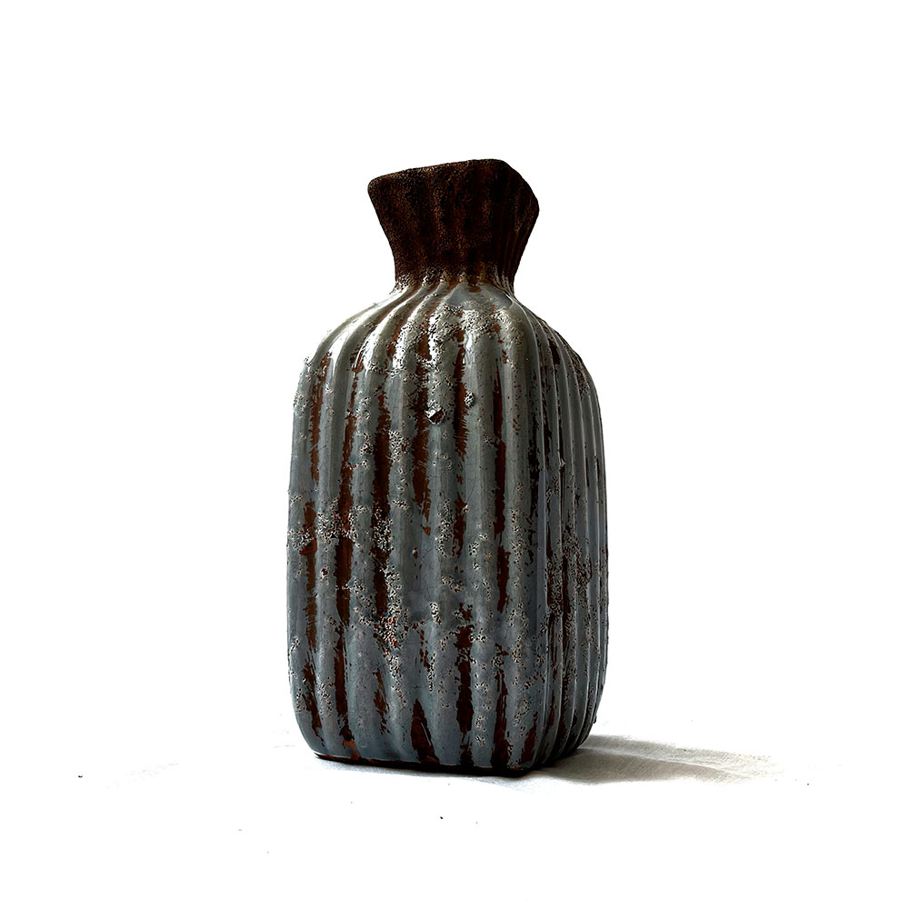 Florero de cerámica mediano con rayas color ladrillo
