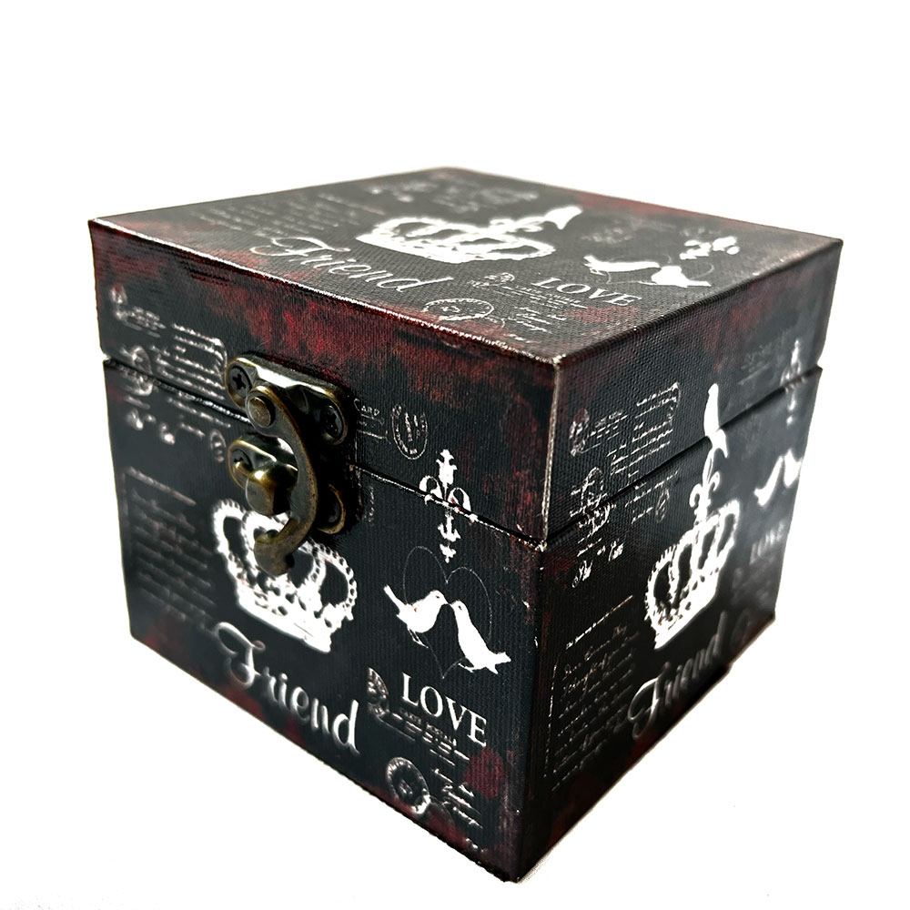 Caja de madera con diseño de corona color negro