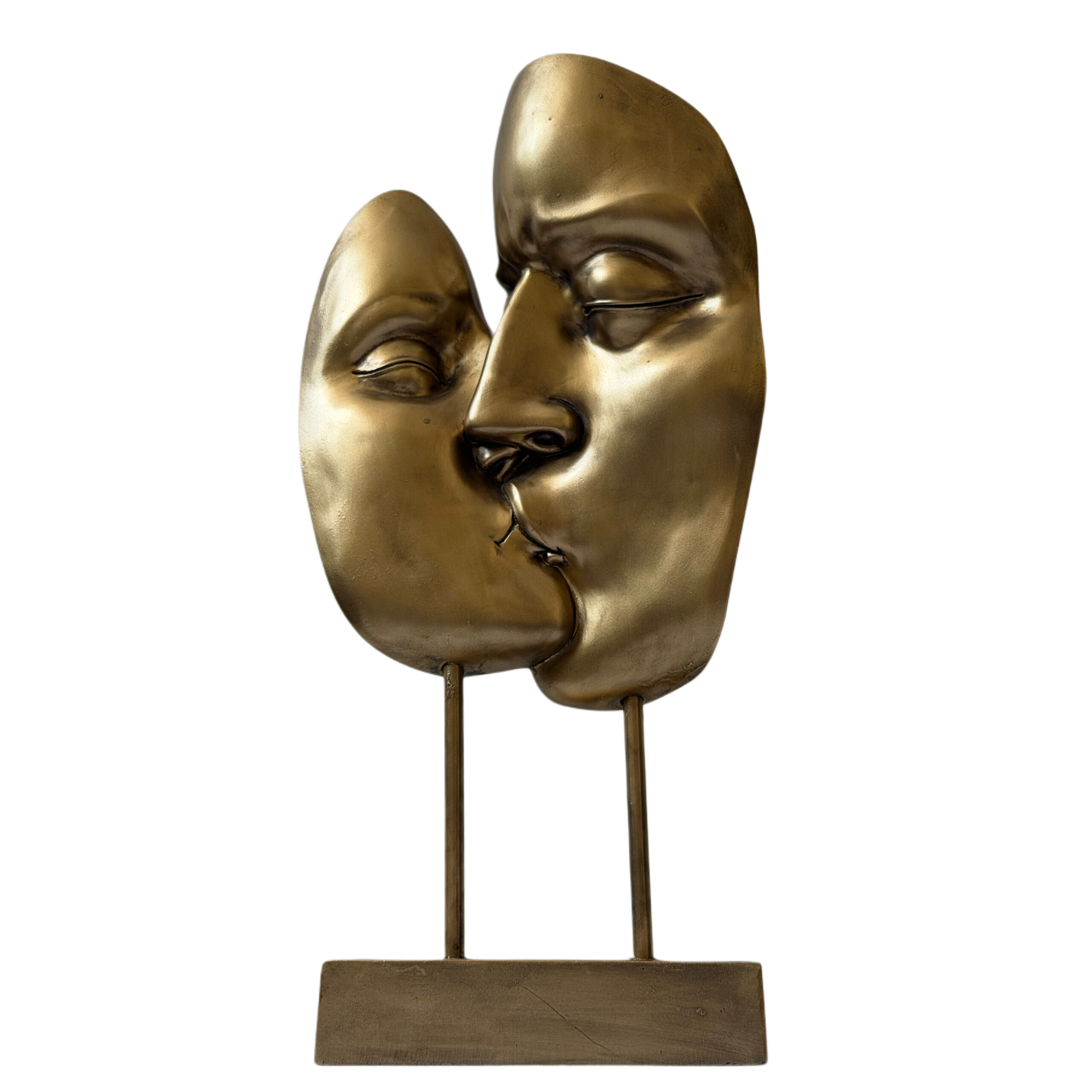 Escultura de pareja besándose
