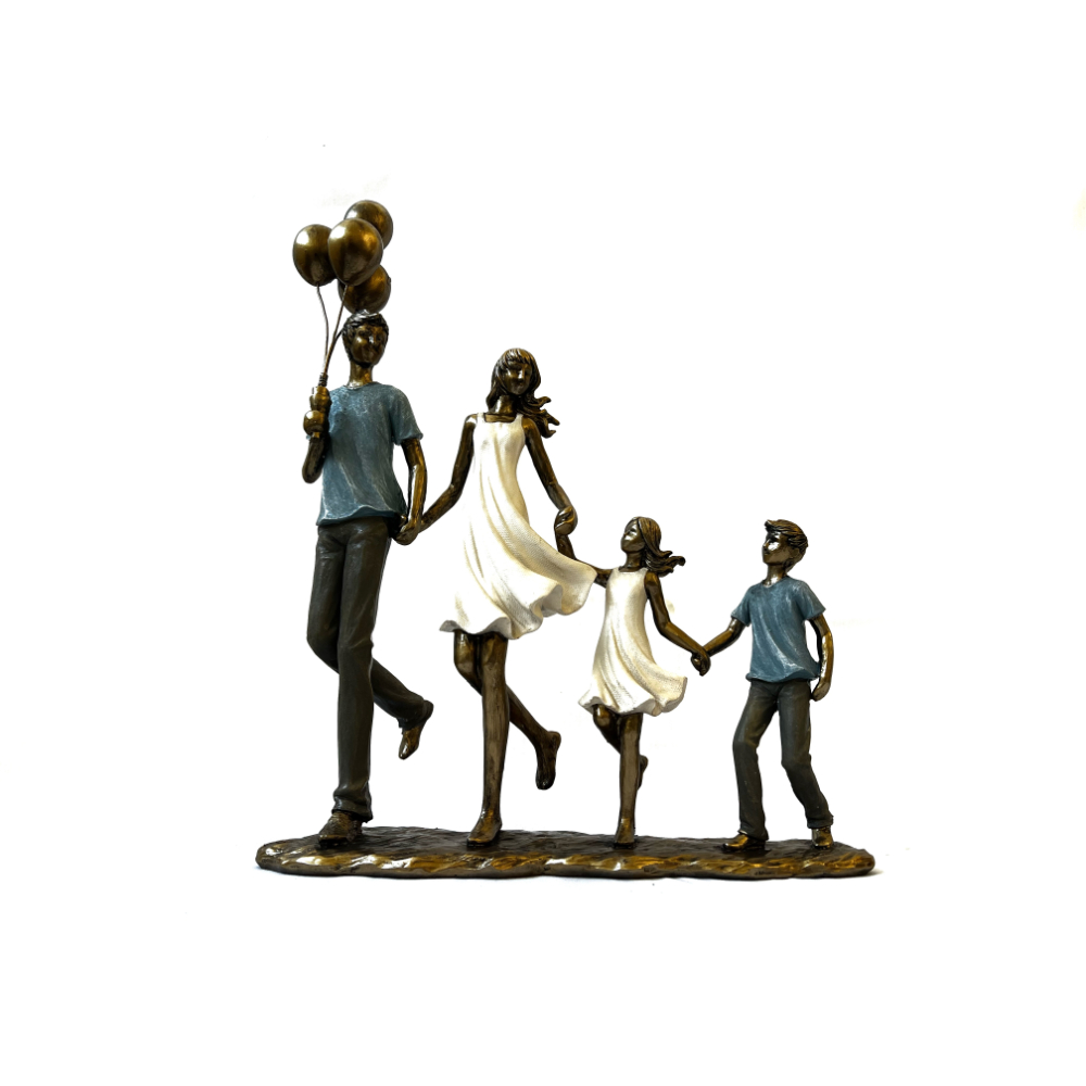Figura decorativa familia caminando con globo