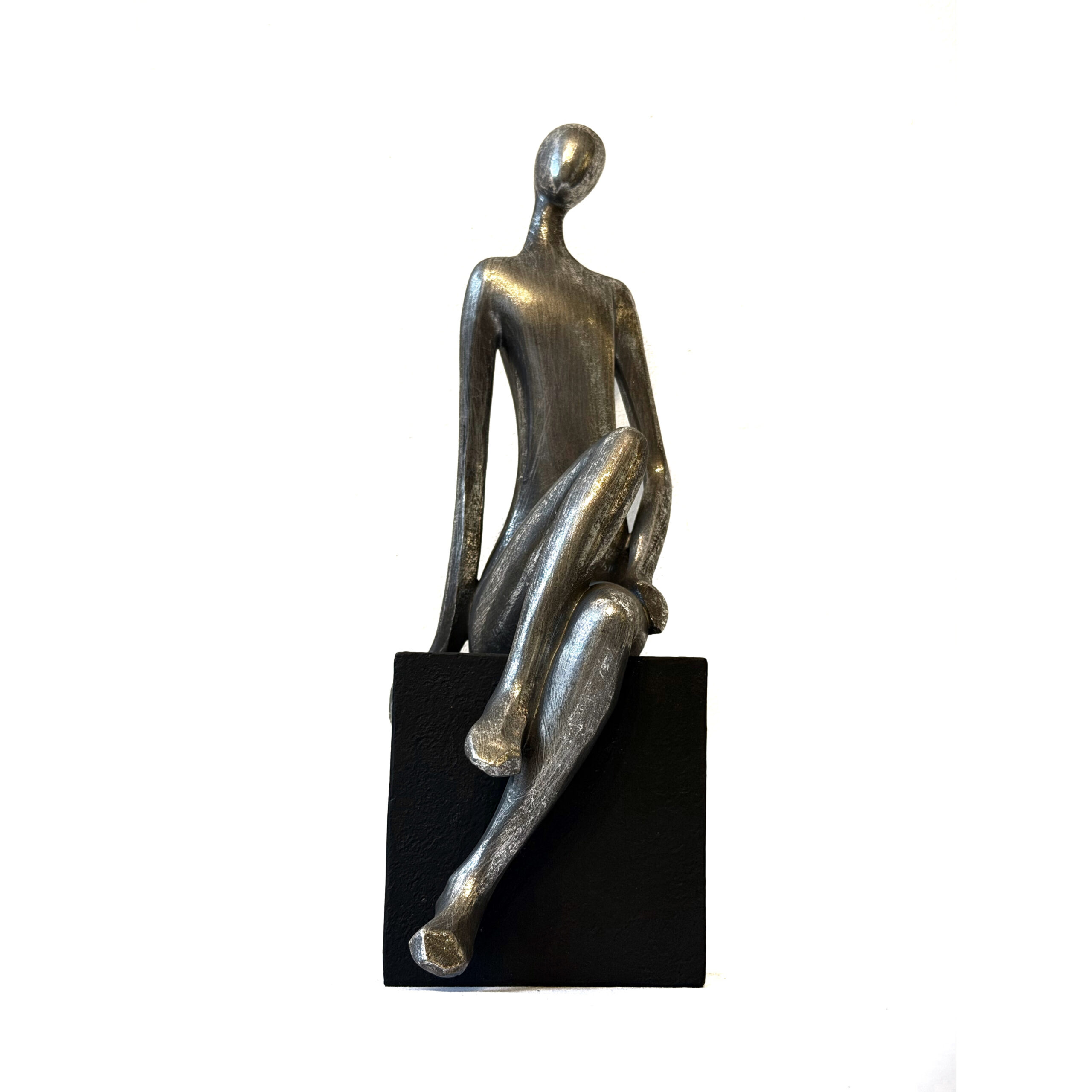 Escultura de persona sentada
