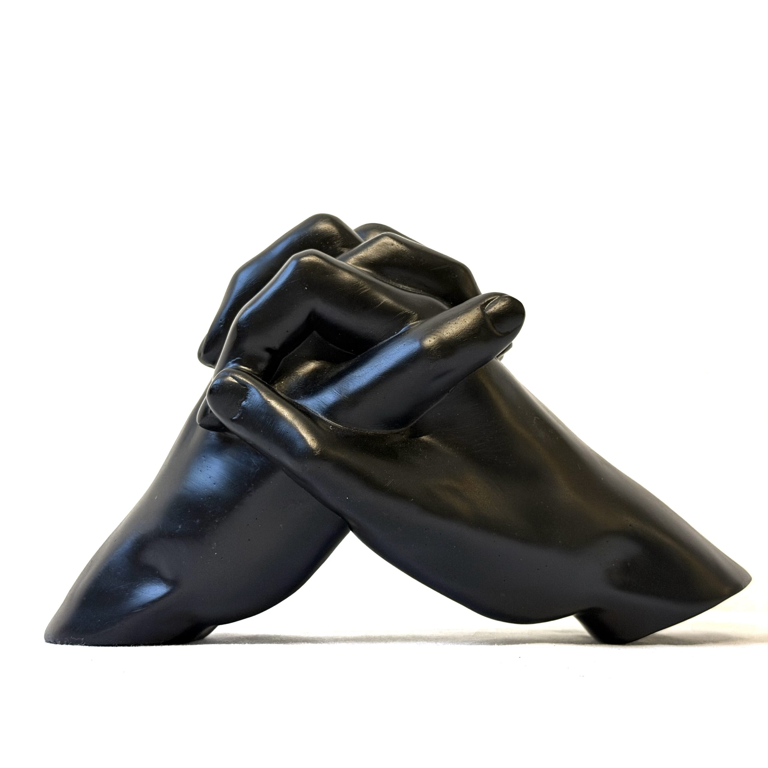 Figura decorativa manos entrelazadas color negro