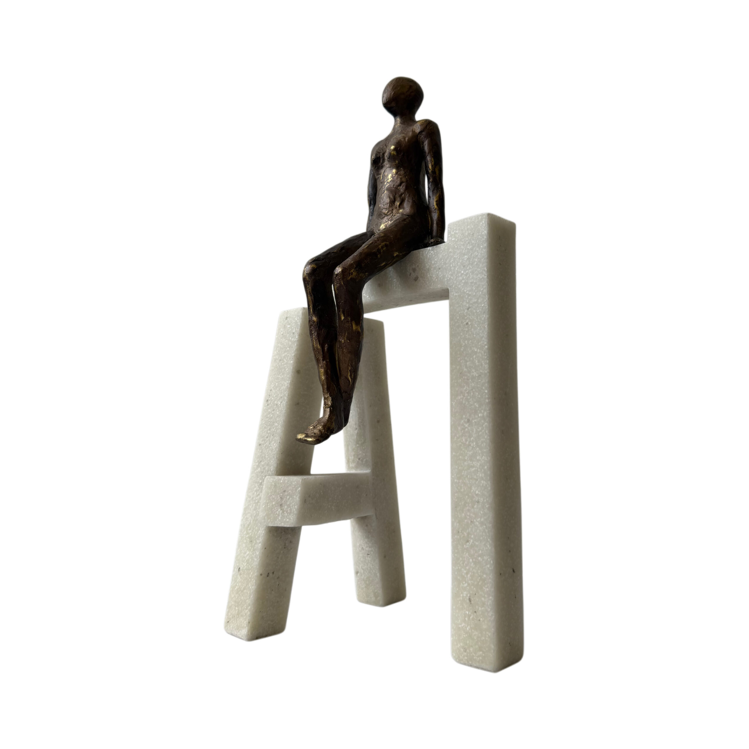 Figura decorativa mujer sentada en cuarzo cruzando las piernas - Imagen 3