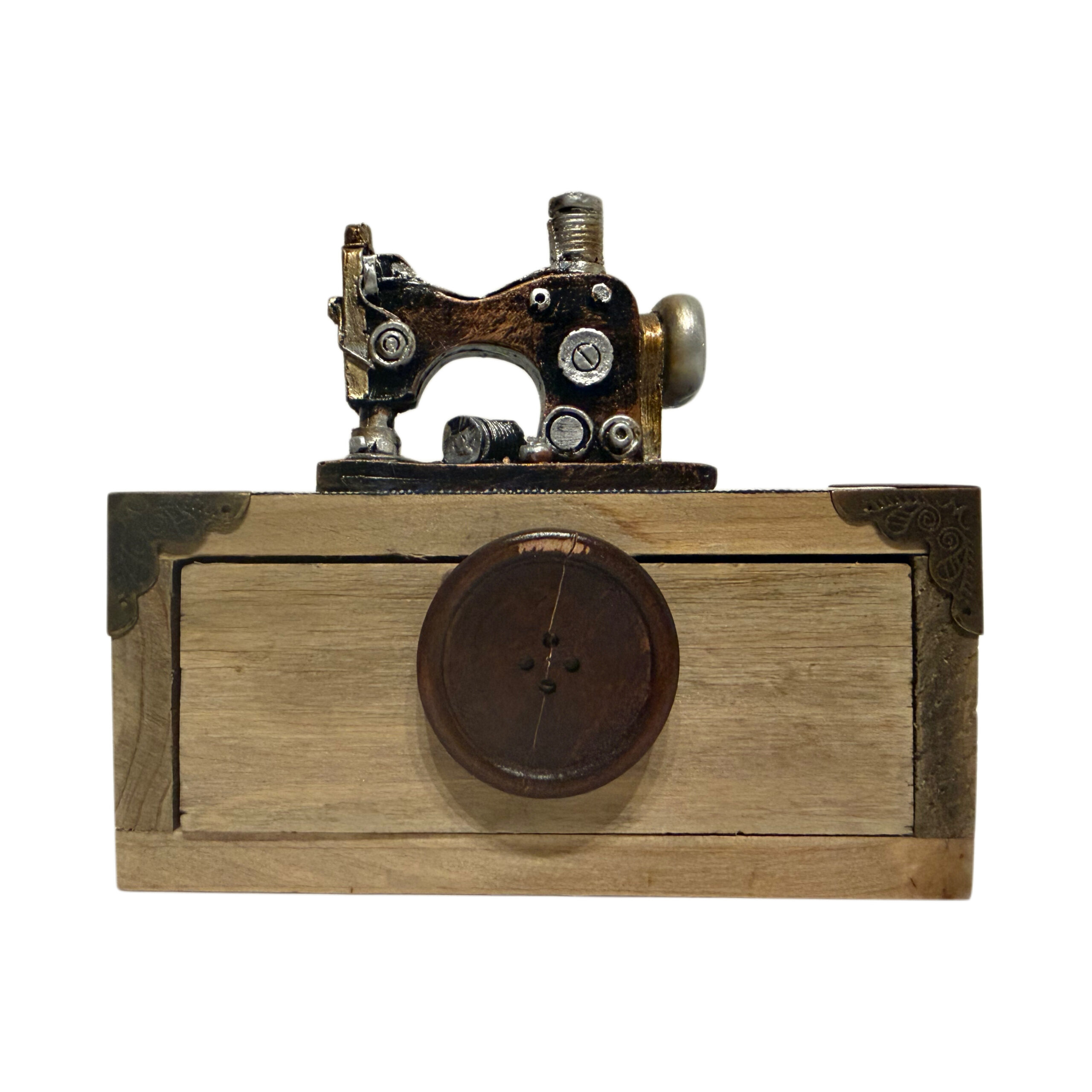 Caja musical de madera con máquina de coser